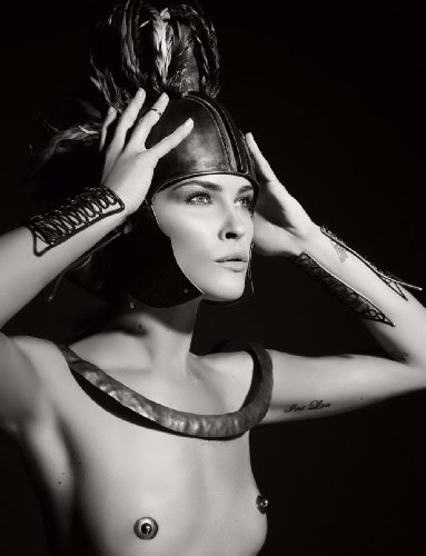 Η Erin Wasson σε κόντρα ρόλο... ως Αίας!