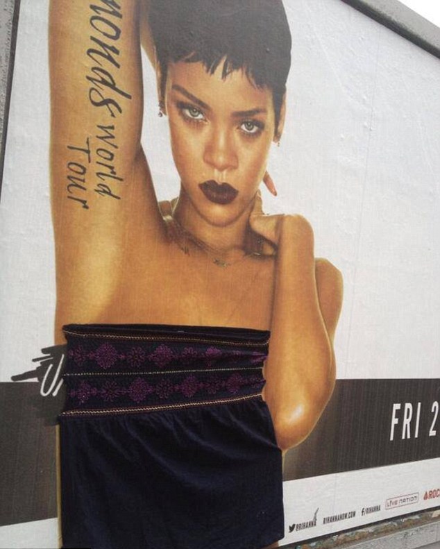Δεν άντεξαν το στήθος και... έντυσαν αφίσες της Rihanna!