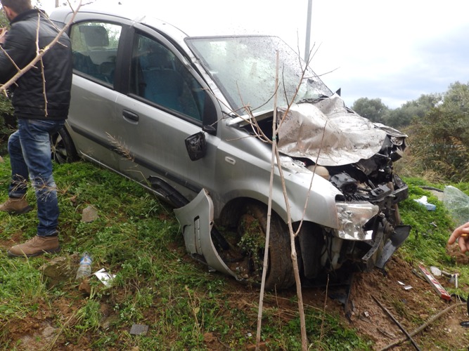 Αυτοκίνητο απογειώθηκε και καρφώθηκε σε σπίτι στα Χανιά - Ένας σοβαρά τραυματίας (photos)
