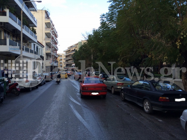 Στις 10:21 και αφού εχει φύγει η αστυνομία ξανά παρκάρουν κάποιοι