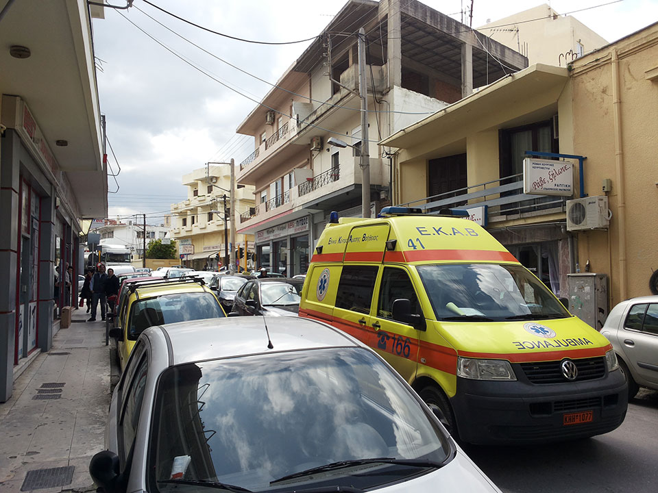 Γαιδουρίστας έκλεισε κεντρικό δρόμο στα Χανιά και προκάλεσε μποτιλιάρισμα. (video)