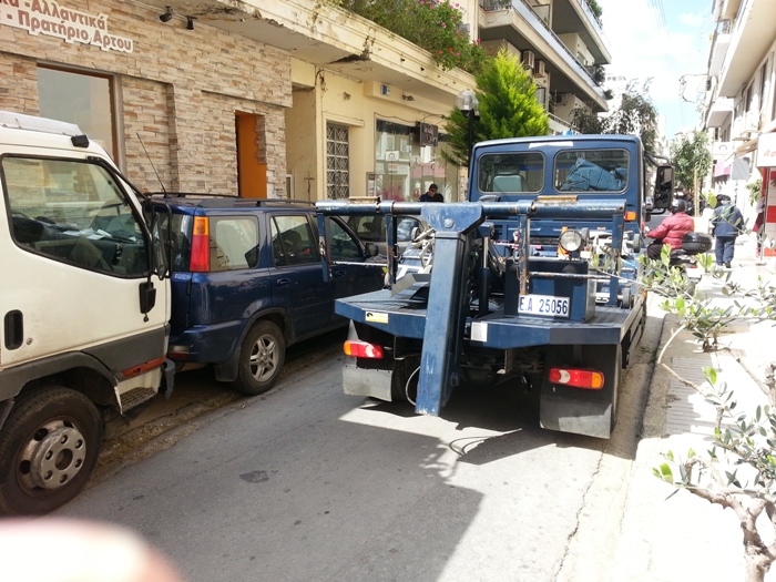 Ούτε ένας, ούτε δύο, αλλά τρεις γαιδουρίστας στα Χανιά