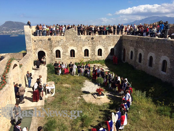 Η γαμήλια τελετή για τα ζευγάρια απο την Κίνα στο φρούριο της Απτέρας