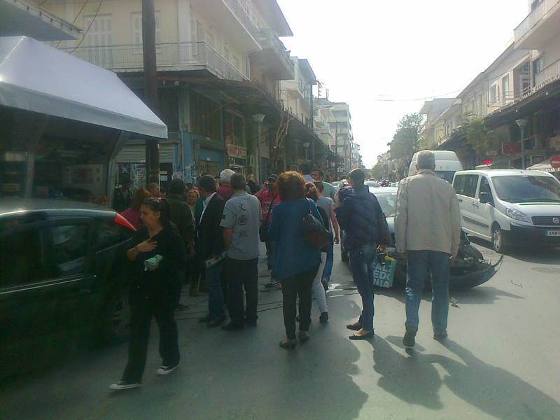 Τροχαίο μετά από παραβίασε προτεραιότητα στο κέντρο των Χανίων (φώτο)