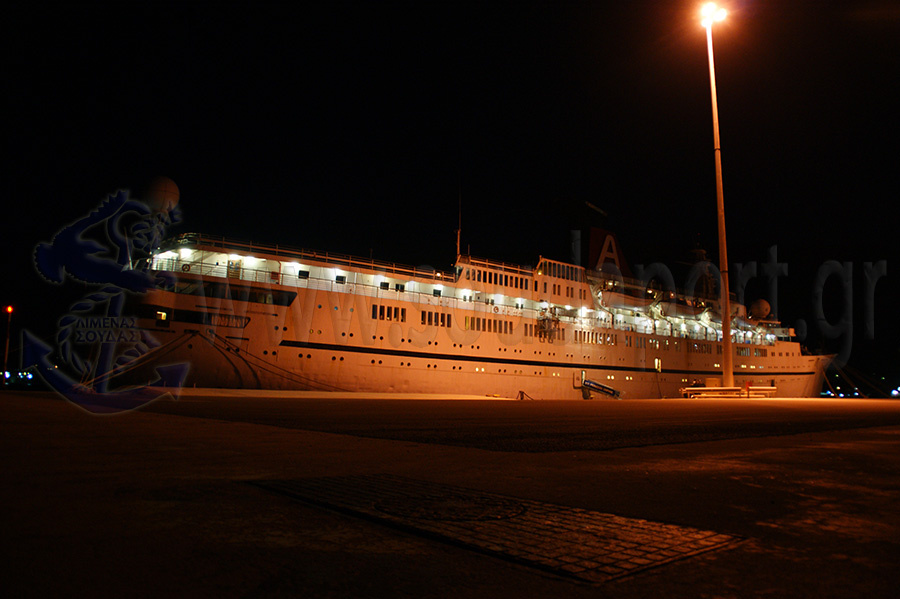 Τελικά το κρουαζιερόπλοιο φάντασμα φεύγει από το λιμάνι της Σούδας