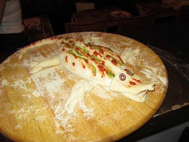 Ο Σήφης o κροκόδειλος έγινε… πίτσα και σερβίρεται από πιτσαρία στο Ρέθυμνο (φωτο)