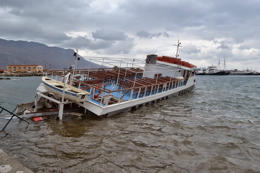 Χανιά: Βυθίστηκε επιβατηγό σκάφος στο λιμάνι της Κισάμου
