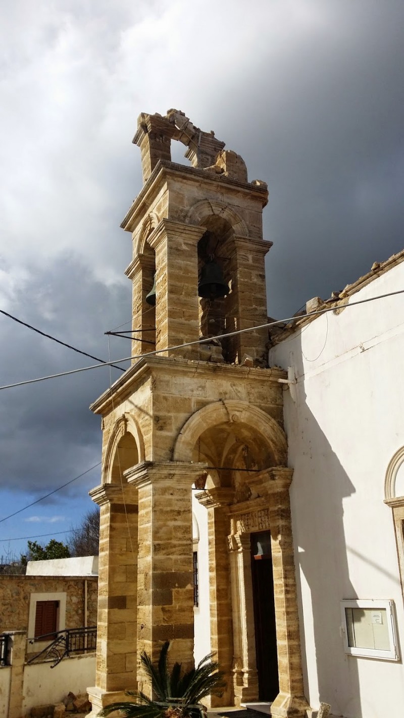 Κρήτη: Κεραυνός συνέτριψε εκκλησία - Απίστευτες φωτογραφίες