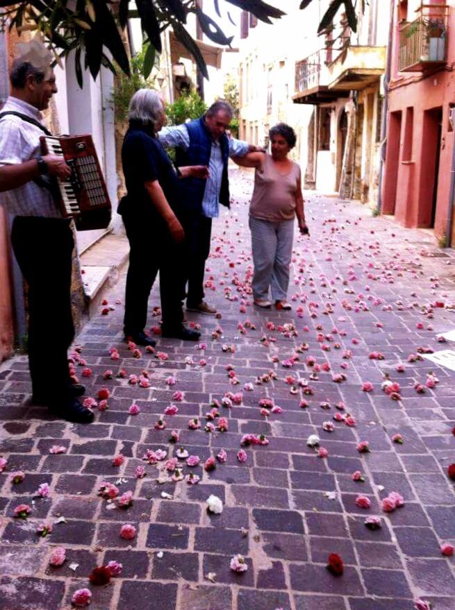 Έστησε την ωραιότερη έκπληξη σε Χανιώτισσα στο κέντρο της πόλης