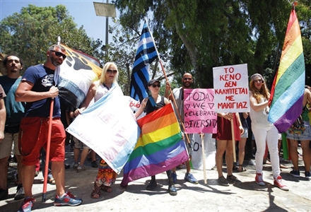 Ολοκληρώθηκε το 1ο Gay Pride στην Κρήτη (Photos)