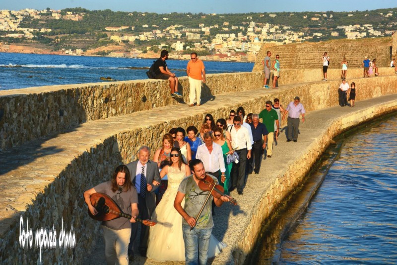 Για πρώτη φορά γάμος στον Αγ.Νικόλαο του λιμενοβραχίονα των Χανίων (φωτο)