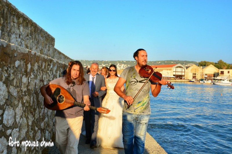 Για πρώτη φορά γάμος στον Αγ.Νικόλαο του λιμενοβραχίονα των Χανίων (φωτο)