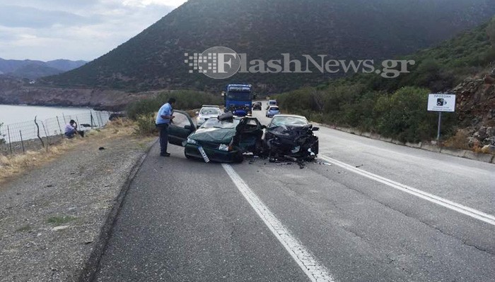 Σφοδρή σύγκρουση δύο αυτοκινήτων στον Βόρειο Οδικό Άξονα Κρήτης (φωτό)