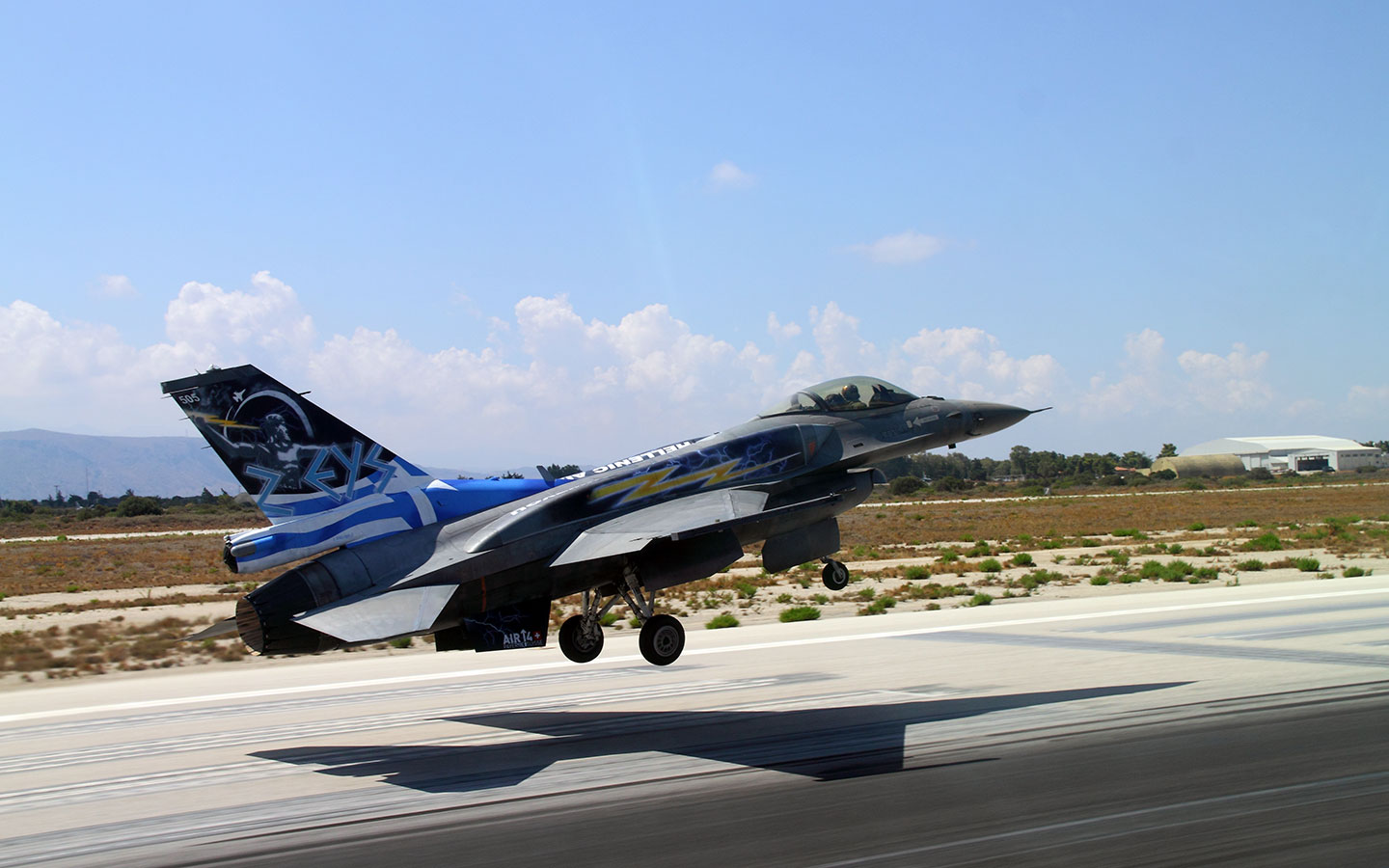 Χανιά: Σκίζει τον ουρανό της Τσεχίας το F-16 των κουζουλών της 115 Π.Μ. (Photos)