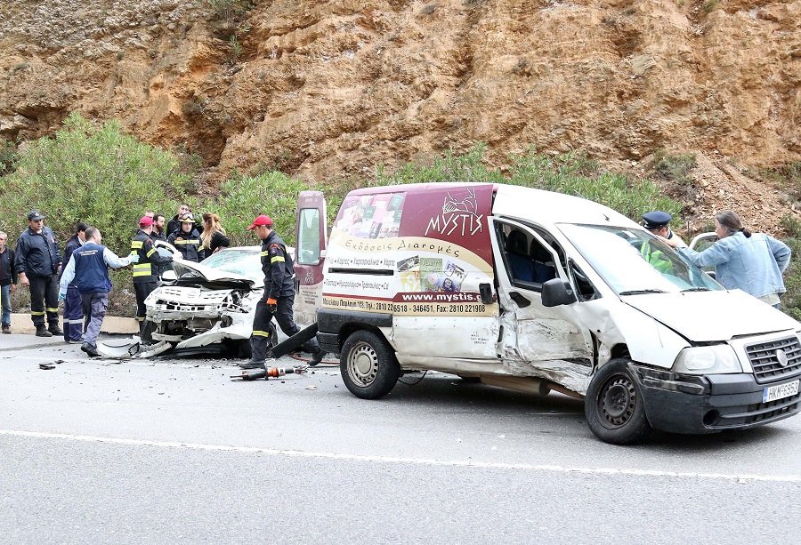 Κρήτη: Νέο τροχαίο στην Εθνική Οδό με εγκλωβισμένους τραυματίες (Photos)