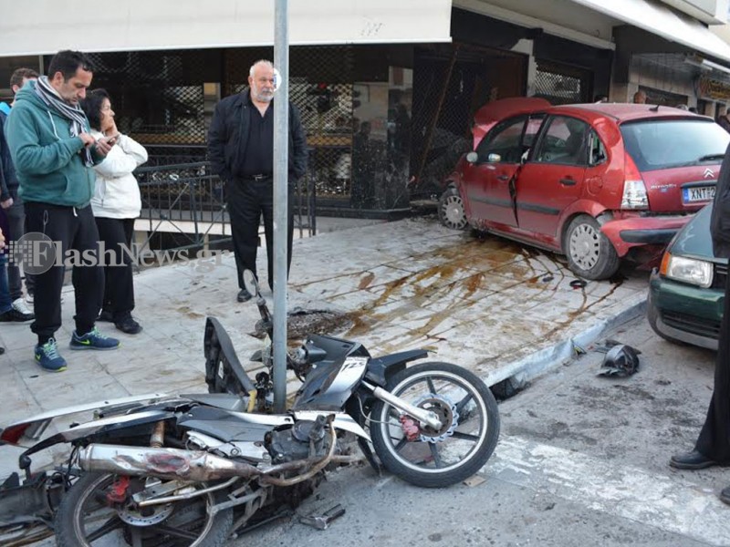 Τα πήρε όλα και έφυγε όχημα στο κέντρο των Χανίων-Ένας τραυματίας (φωτο)