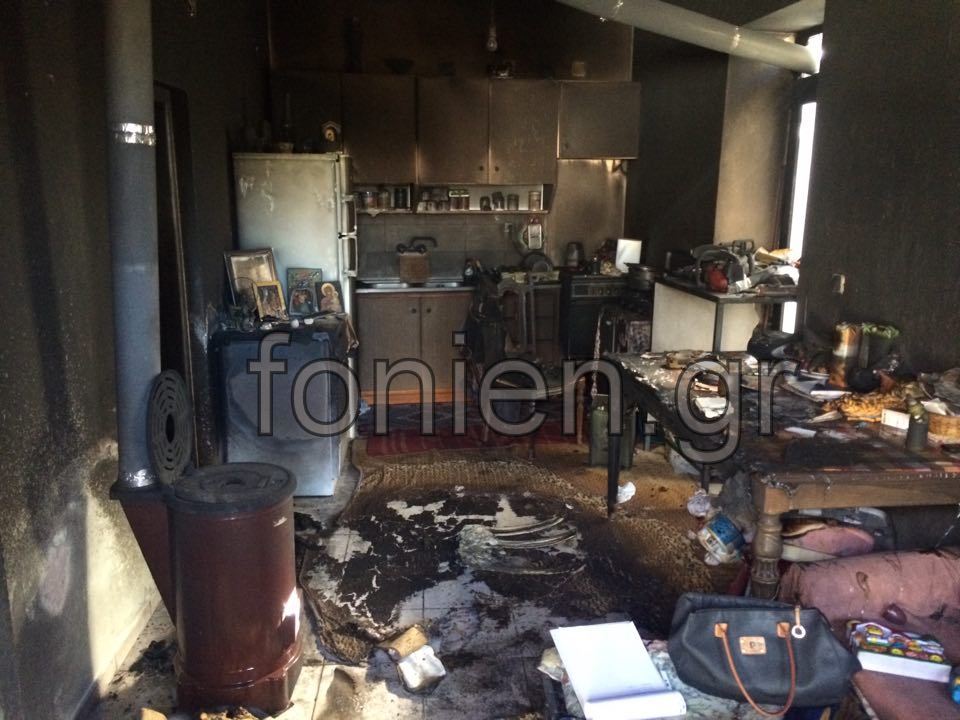 Κρήτη: Δύσκολες ώρες για το αγοράκι που κάηκε από τη σόμπα – Εικόνες καταστροφής στο σπίτι του