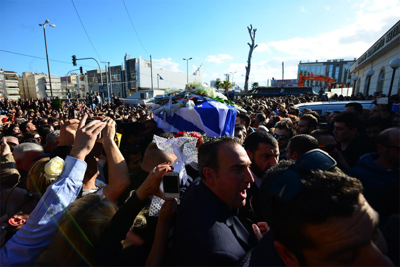 «Αντίο Παντελή»: Χιλιάδες κόσμου αποχαιρέτησαν τον Παντελίδη