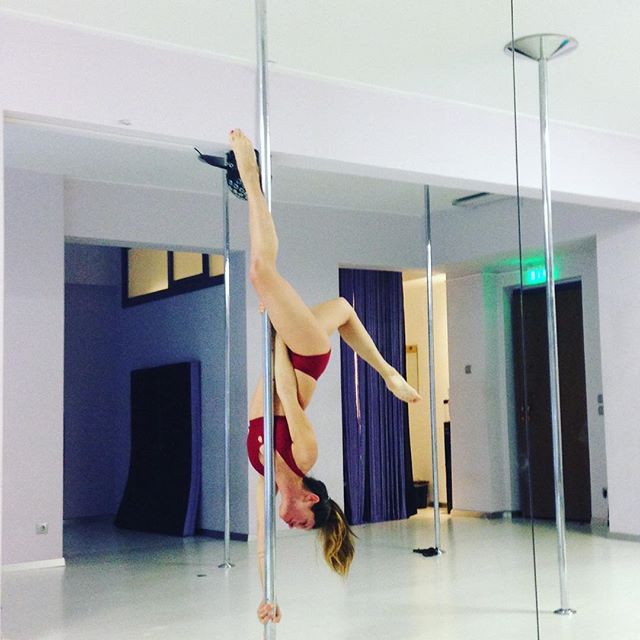 Η κόρη της Ελπίδας κάνει pole dance και «σπάει» το Instagram