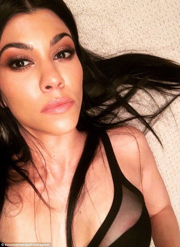 To σεξι «λάθος» της Kourtney Kardashian αναστάτωσε το Instagram
