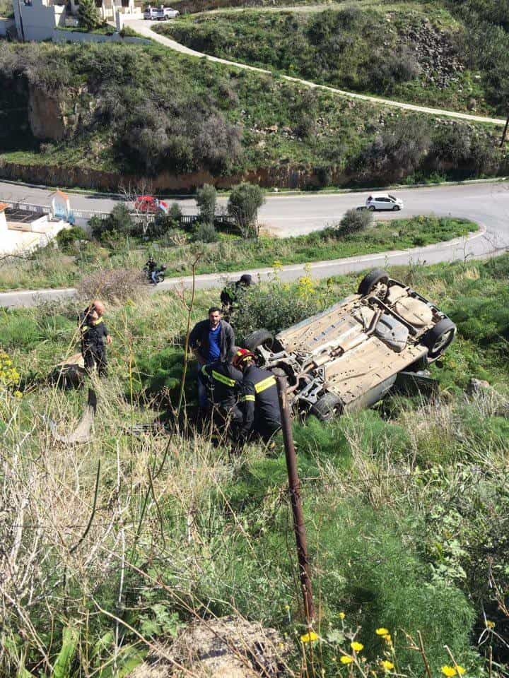 Τροχαίο με έναν εγκλωβισμένο στα Μεγάλα Χωράφια