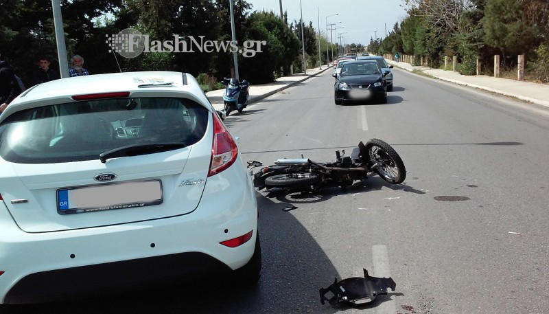 Τροχαίο με πλαγιομετωπική σύγκρουση στο Πολυτεχνείο Κρήτης (φωτο)