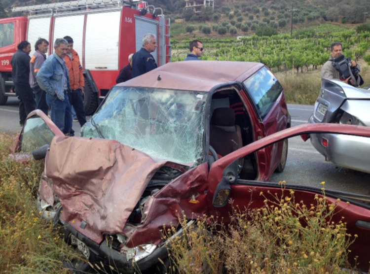 Μαύρη μέρα στην Κρήτη - Τρεις νεκροί σε μετωπική σύγκρουση στην εθνική 