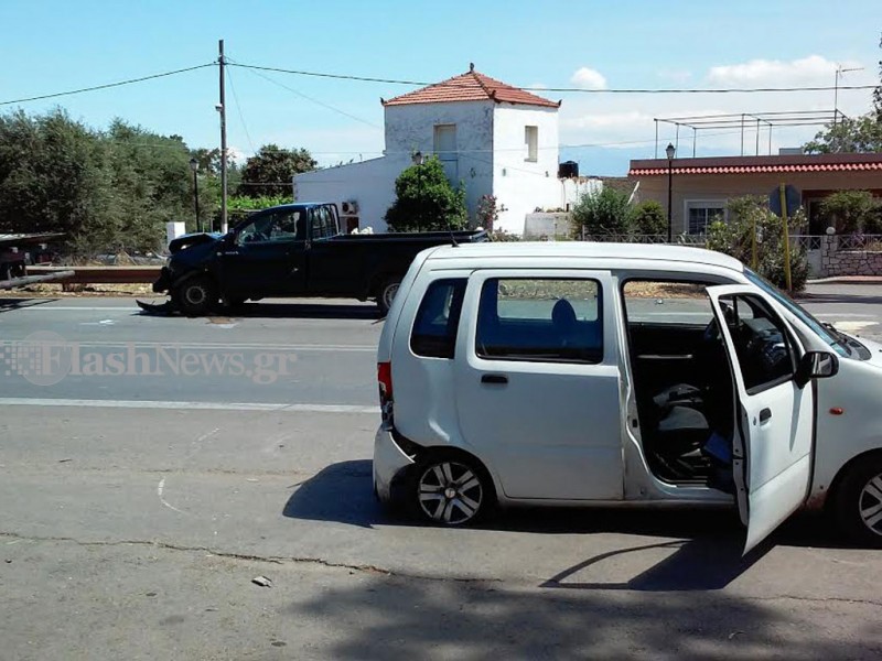 Τροχαίο ατύχημα με δύο τραυματίες στο δρόμο προς Αεροδρόμιο Χανίων (φωτο)