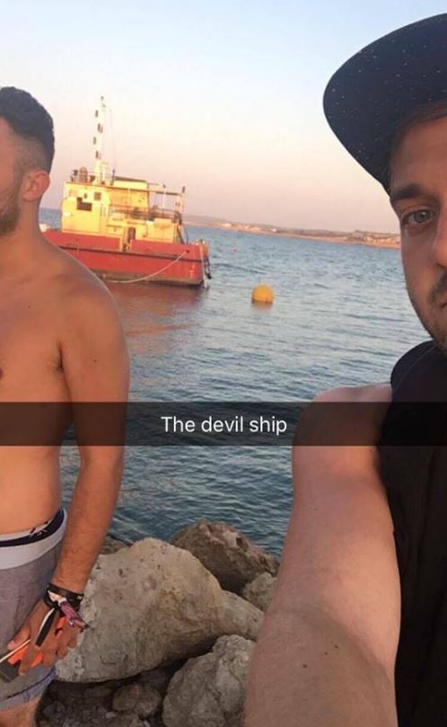 3 Άγγλοι μέθυσαν, μπήκαν σε βάρκα και από την Κύπρο έφτασαν Συρία (pics)