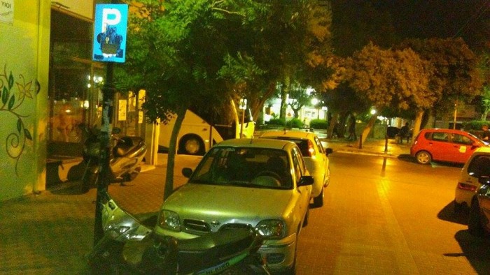 Χανιά: Νυχτερινοί Γαϊδουρίστας Ο μάγκας με το δίκυκλο και τα αλάνια (Photos)