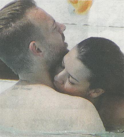 Νικολέτα Ράλλη: Τα φιλιά με το σύντροφό της στην πισίνα