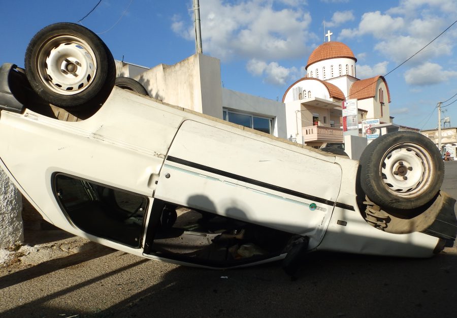 Χανιά: Τούμπαρε αυτοκίνητο πρωί – πρωί στα Περβόλια (Photos)