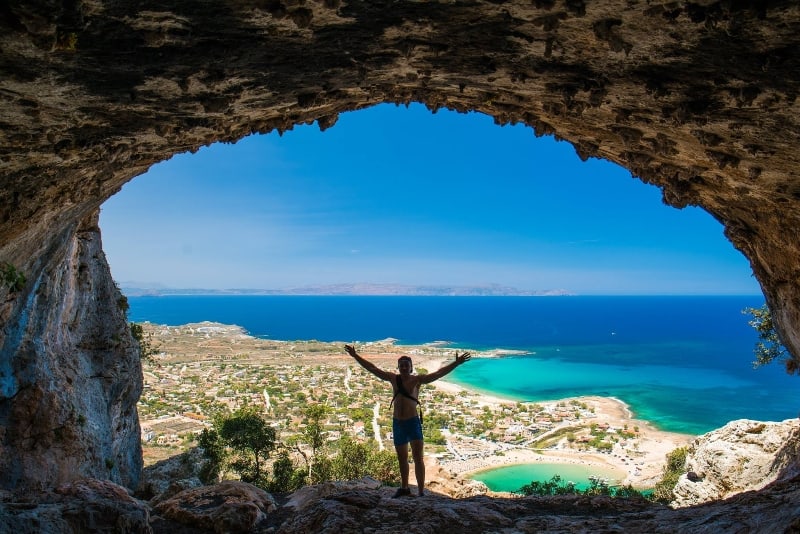 Ήρθαν στα Χανιά από το Λονδίνο για διακοπές και τώρα διαφημίζουν το νησί!