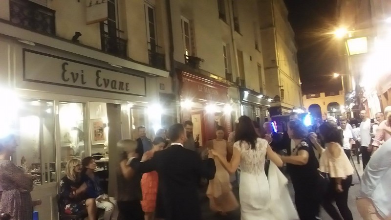 Γάμος αλά... κρητικά στη Γαλλία! (φωτο)