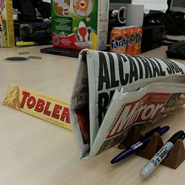 H νέα...χρήση της Toblerone μετά την αλλαγή στο σχήμα της