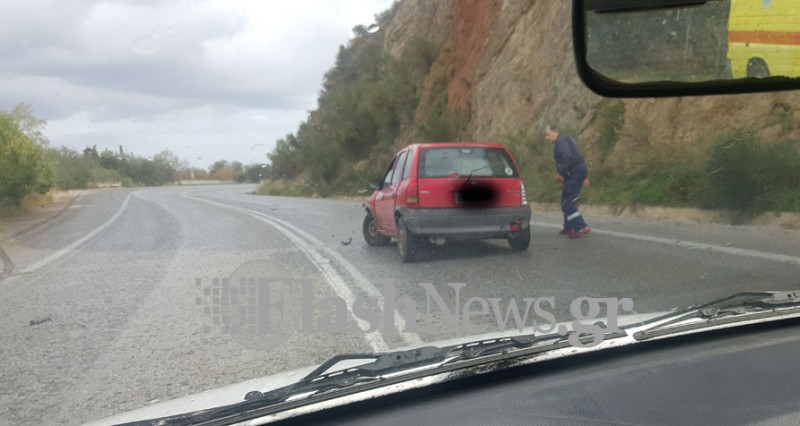 Μετωπική σύγκρουση στην στροφή πριν το Καλάμι στα Χανιά (φωτό)