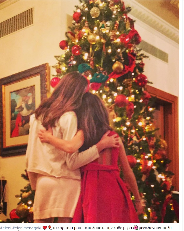 Ελένη Μενεγάκη: Στόλισε με την οικογένειά της για τα Χριστούγεννα και τρέλανε το Instagram! (Photos)