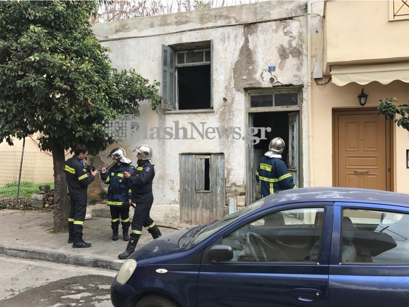 Χανιά: Η φωτιά σε εγκαταλελειμμένο σπίτι αναστάτωσε την γειτονιά (φωτό)