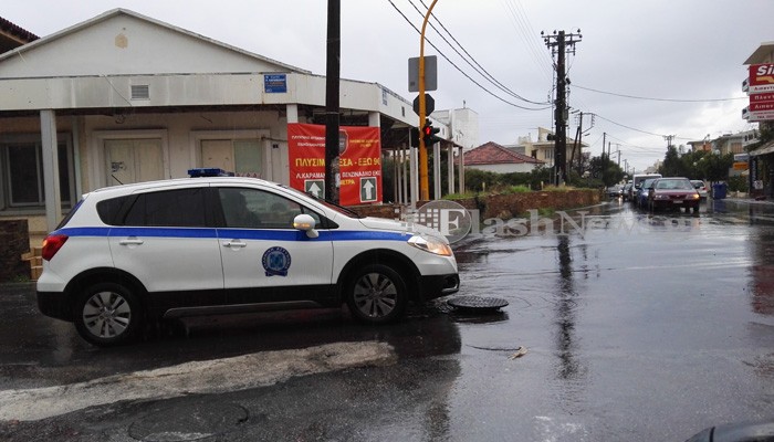 Έφυγε καπάκι φρεατίου σε κεντρική διασταύρωση στα Χανιά (φωτο)