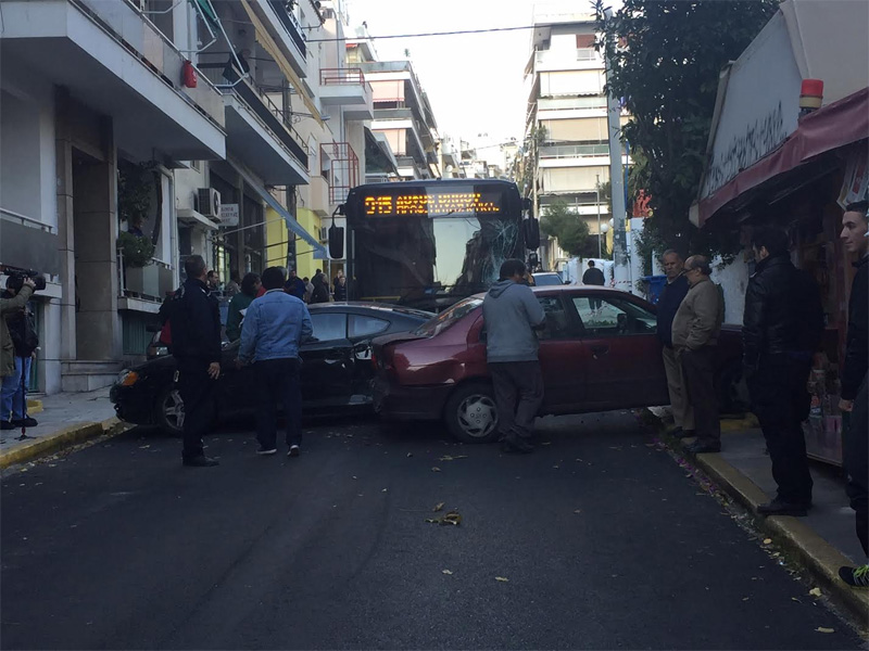 Απίστευτο τροχαίο: Ακυβέρνητο λεωφορείο ακρωτηρίασε ηλικιωμένο