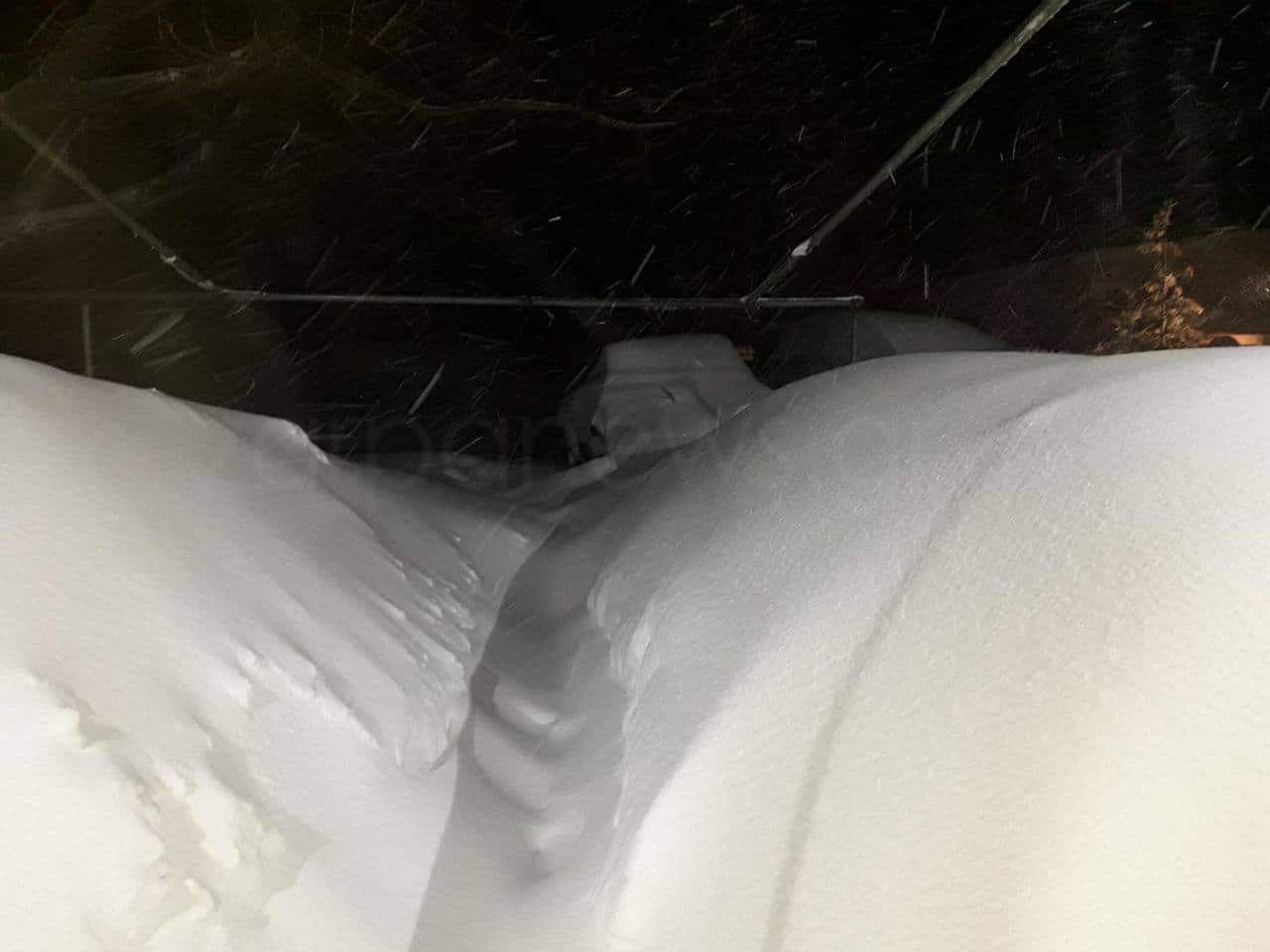 Χανιά: Το χιόνι καταπίνει ταβέρνα στον Ομαλό (Photos)