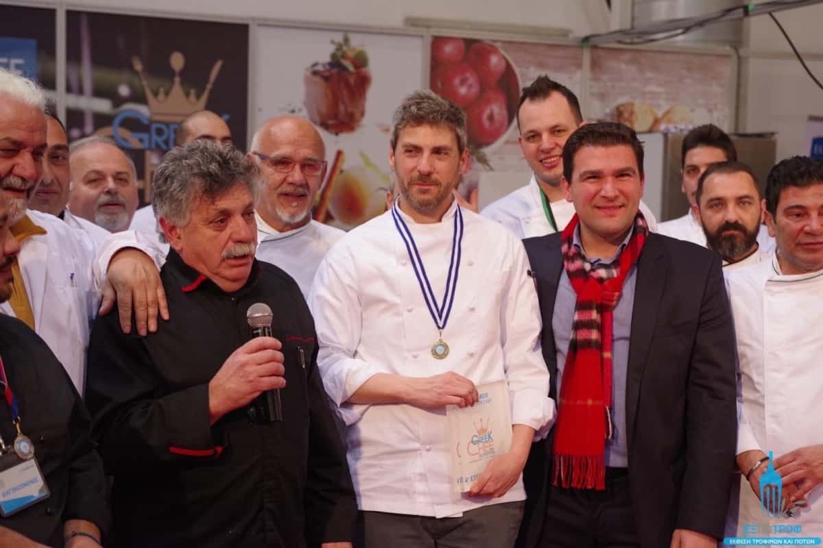Ο γοητευτικός Χανιώτης σεφ που πήρε χρυσό βραβείο από τα χέρια του Λευτέρη Λαζάρου (Photos)