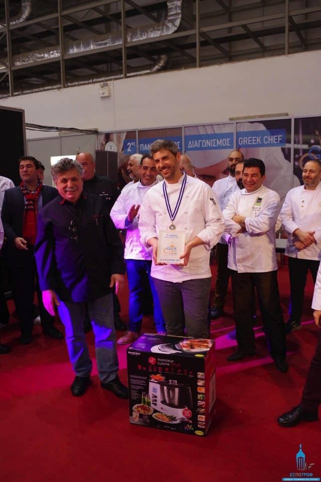 Ο γοητευτικός Χανιώτης σεφ που πήρε χρυσό βραβείο από τα χέρια του Λευτέρη Λαζάρου (Photos)