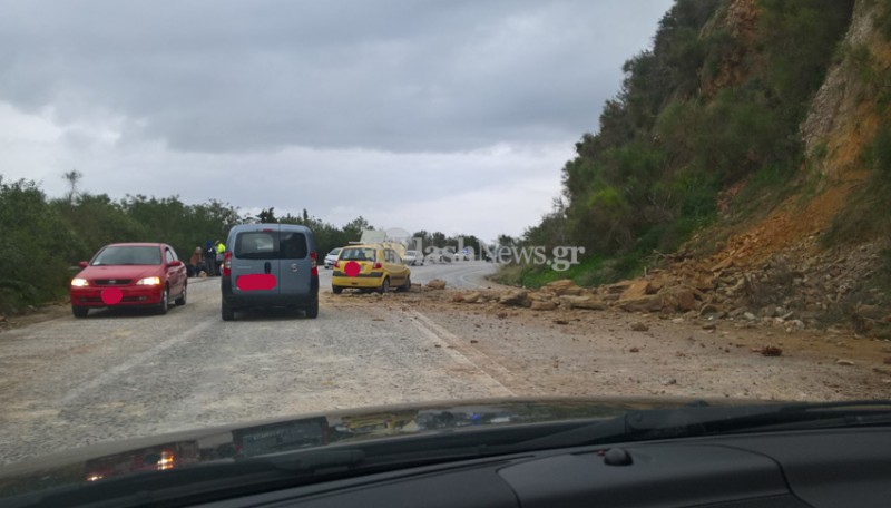 Τράκαρε οδηγός από πτώση βράχων στο Καλάμι Χανίων