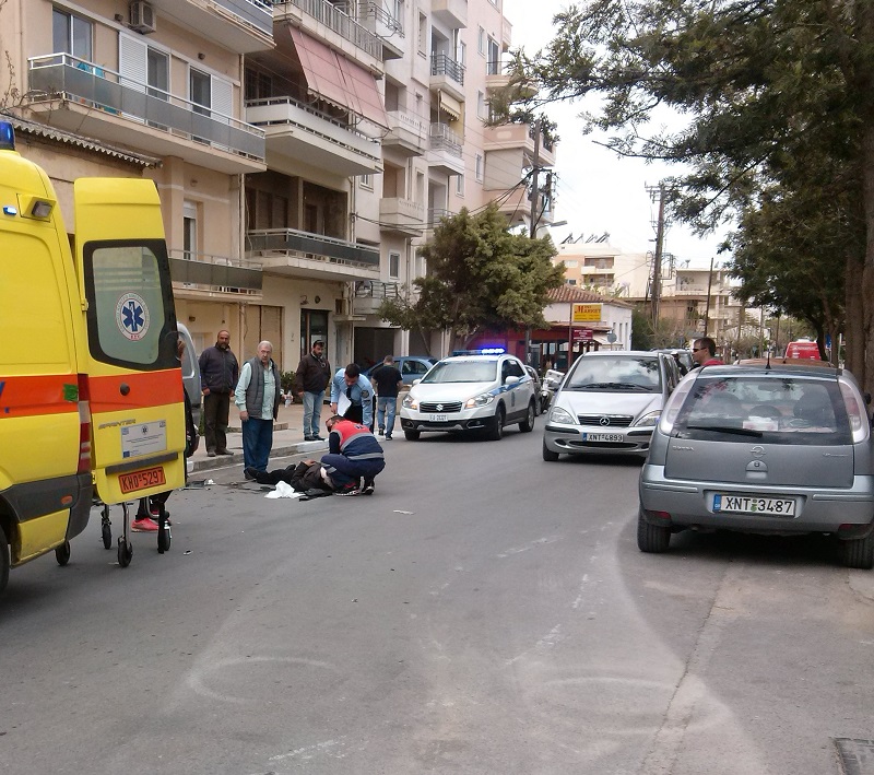 Χανιά: Τροχαίο με μηχανάκι και έναν τραυματία στο κέντρο της πόλης  (Photos)