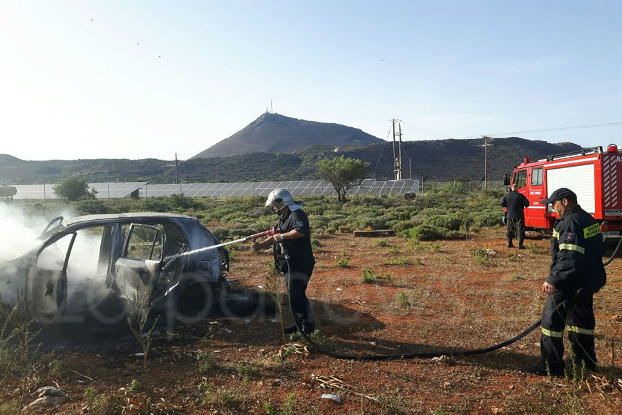 Χανιά: Έβαλε φωτιά στο αμάξι, για να μην του το πάρει η πρώην γυναίκα του  Απίστευτα στιγμιότυπα στο Μουζουρά