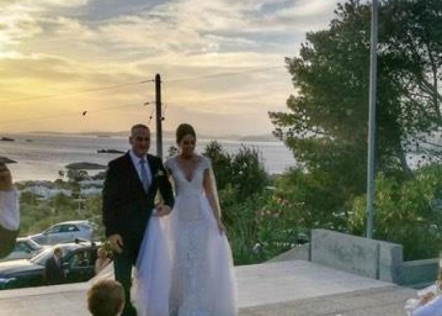 Φωτογραφίες  από τον λαμπρό γάμο της πρώην Σταρ Ελλάς με τον Κρητικό εφοπλιστή