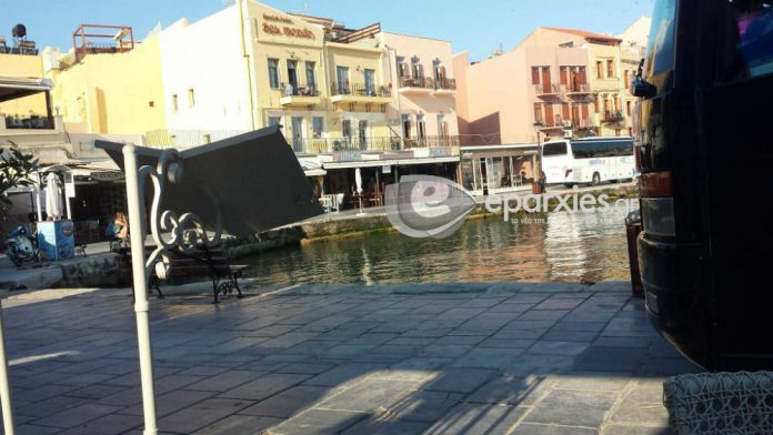 «Μπούκαραν» στο λιμάνι λεωφορεία, προκάλεσαν χάος κι έφυγαν ανενόχλητα… (photo)