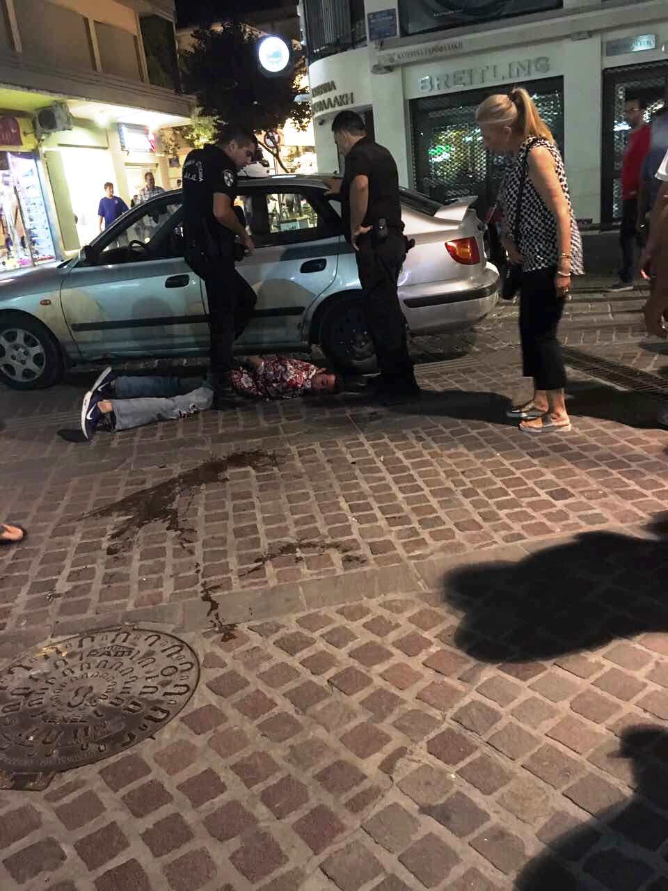 Χανιά: Μεθυσμένος μπήκε με το αμάξι στον πεζόδρομο του «Κάτολα» (Photo)
