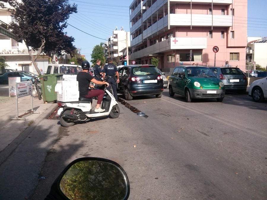 Χανιά: Κυκλοφοριακό χάος στην Μάρκου Μπότσαρη μετά από καραμπόλα τεσσάρων Ι.Χ (Photos)